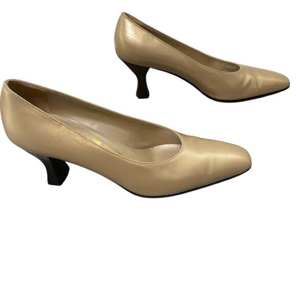 Vintage Salvatore Ferragamo Beige Heels Pumps Size 7.5 - Picture 2 of 13